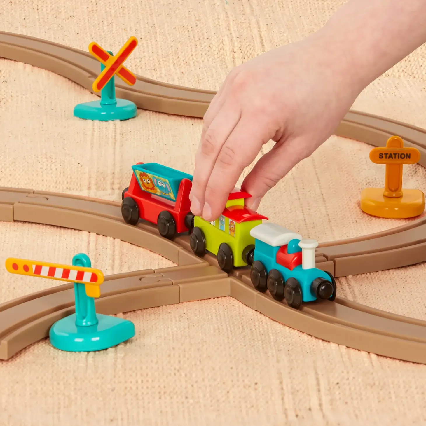 All Aboard – kolejka z torami i znakami 29 el., magnetyczne wagony 2+