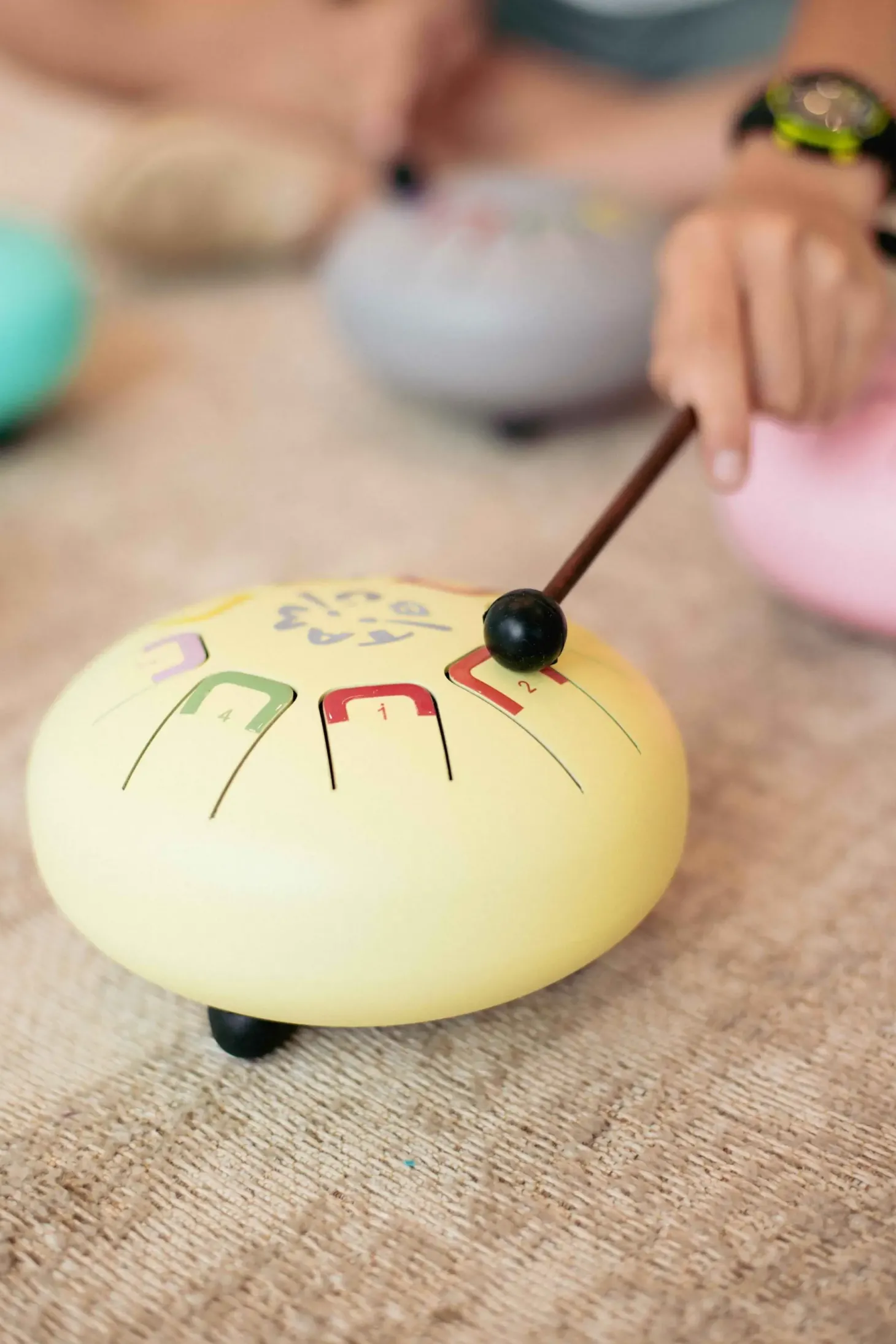 Bębenek językowy Baby Tambu śr. 15cm - Mellow Yellow