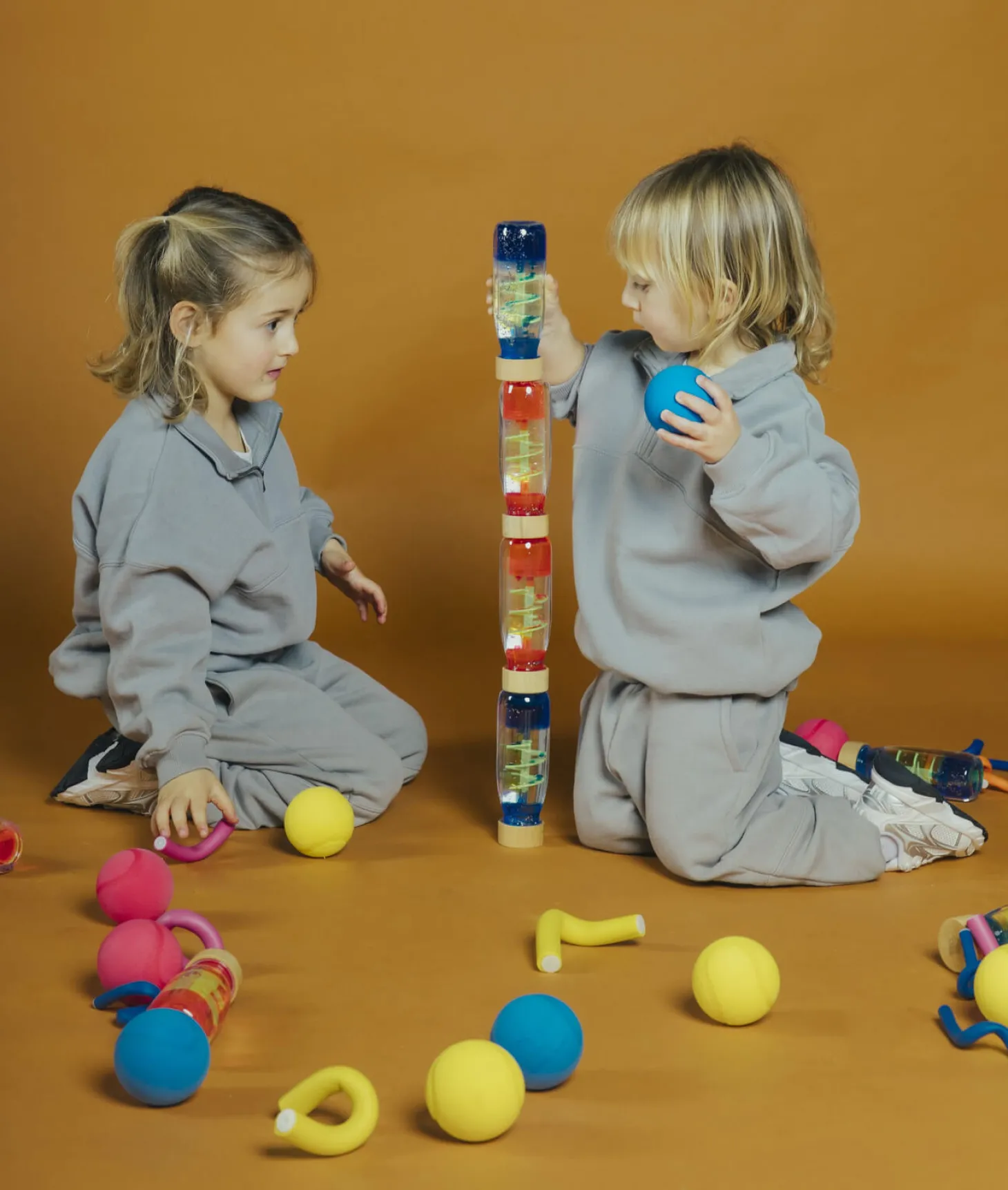 Butelka sensoryczna dwufazowa MOVE SPIRALA niebieska