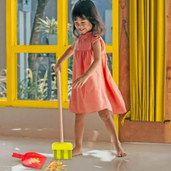 Clean ‘n’ Play – drewniany zestaw do sprzątania