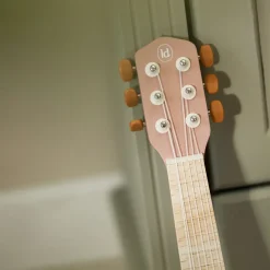 Drewniana gitara różowa Safari Friends FSC