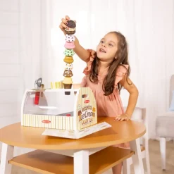 Drewniana Lodziarnia, Scoop & Serve