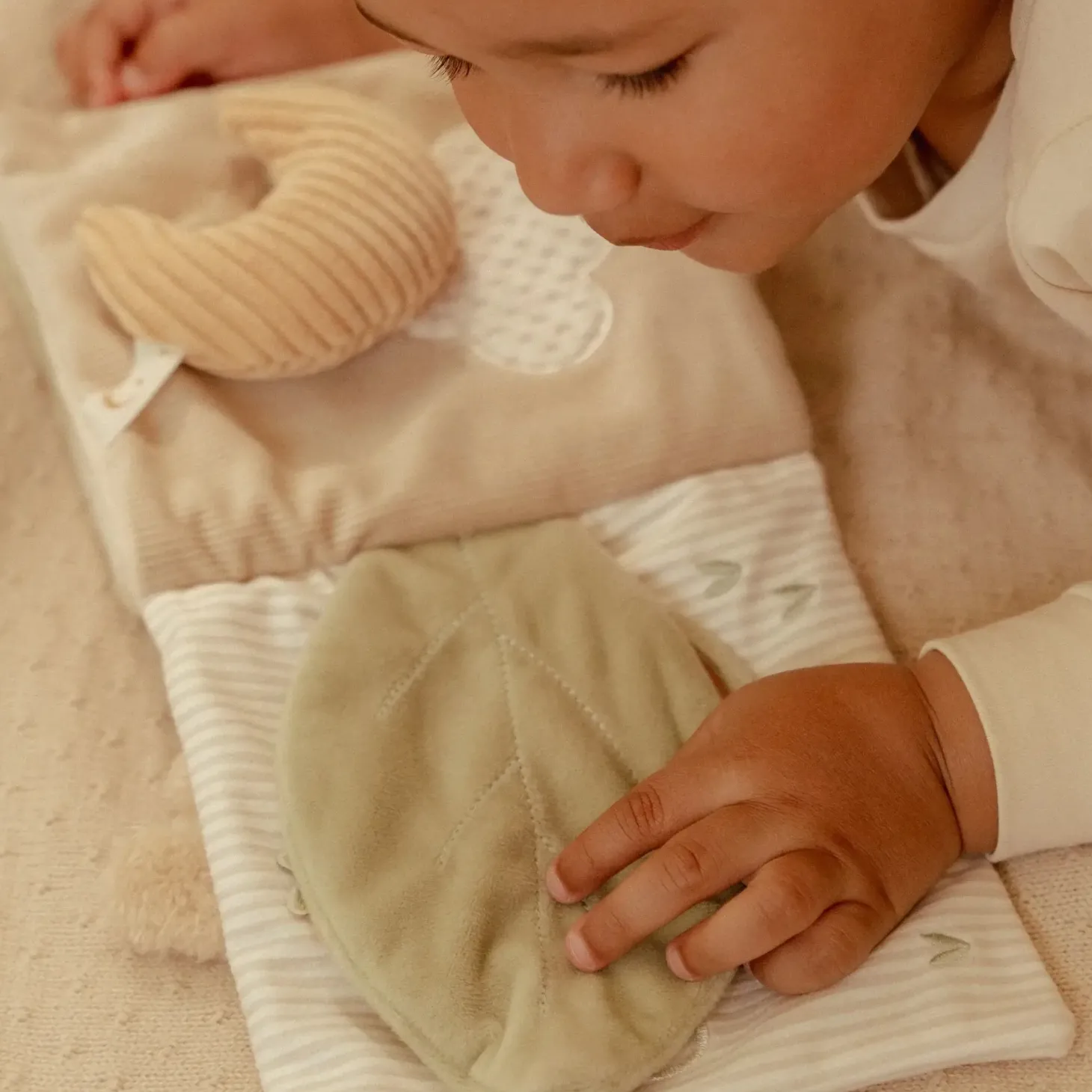 Duża książeczka sensoryczna Newborn Naturals