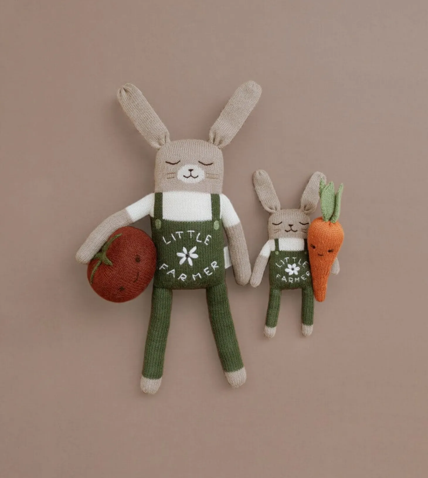 Duży dziergany królik z wełny alpaki - little farmer