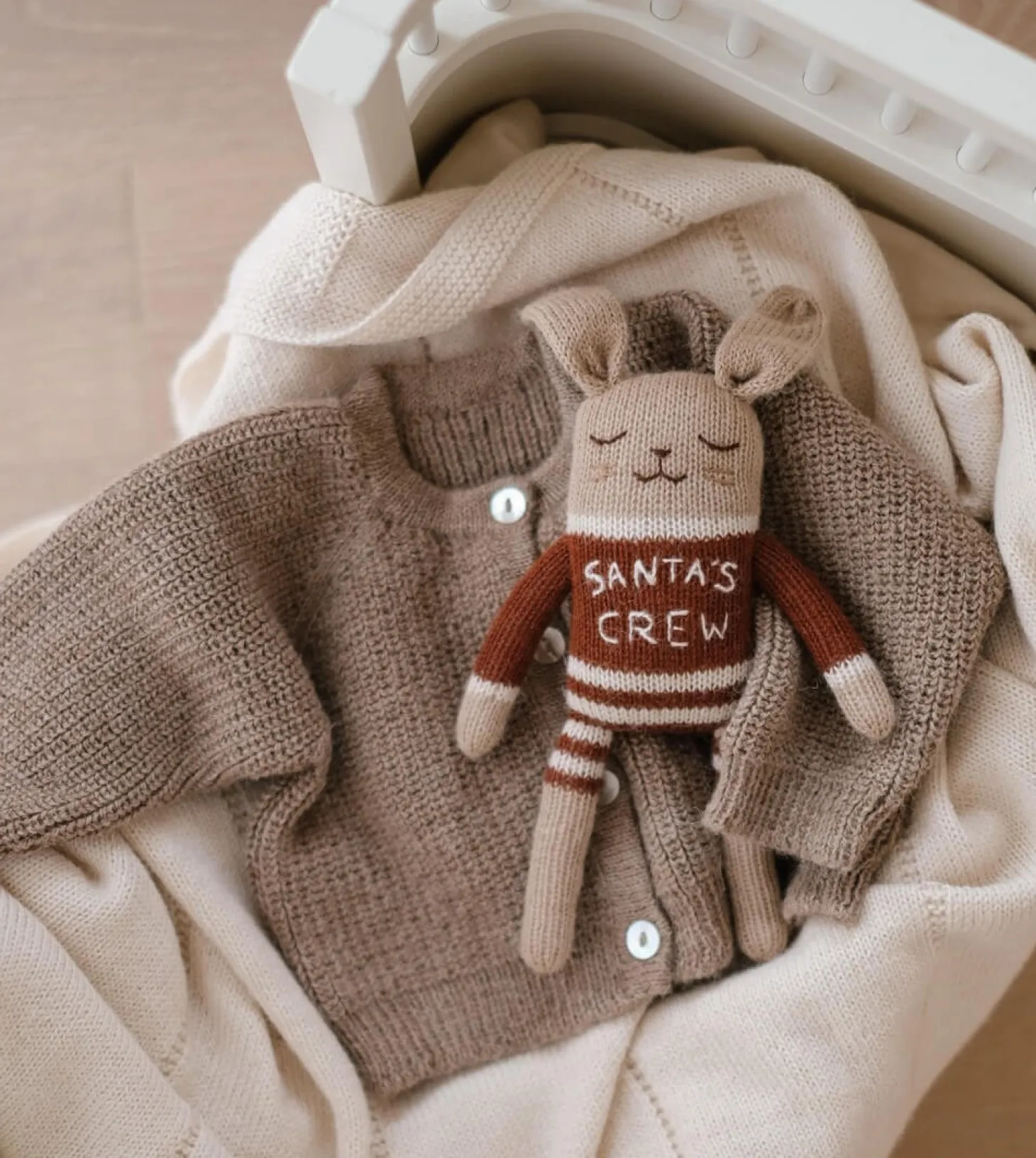 Dziergany królik z wełny alpaki - Santa's Crew