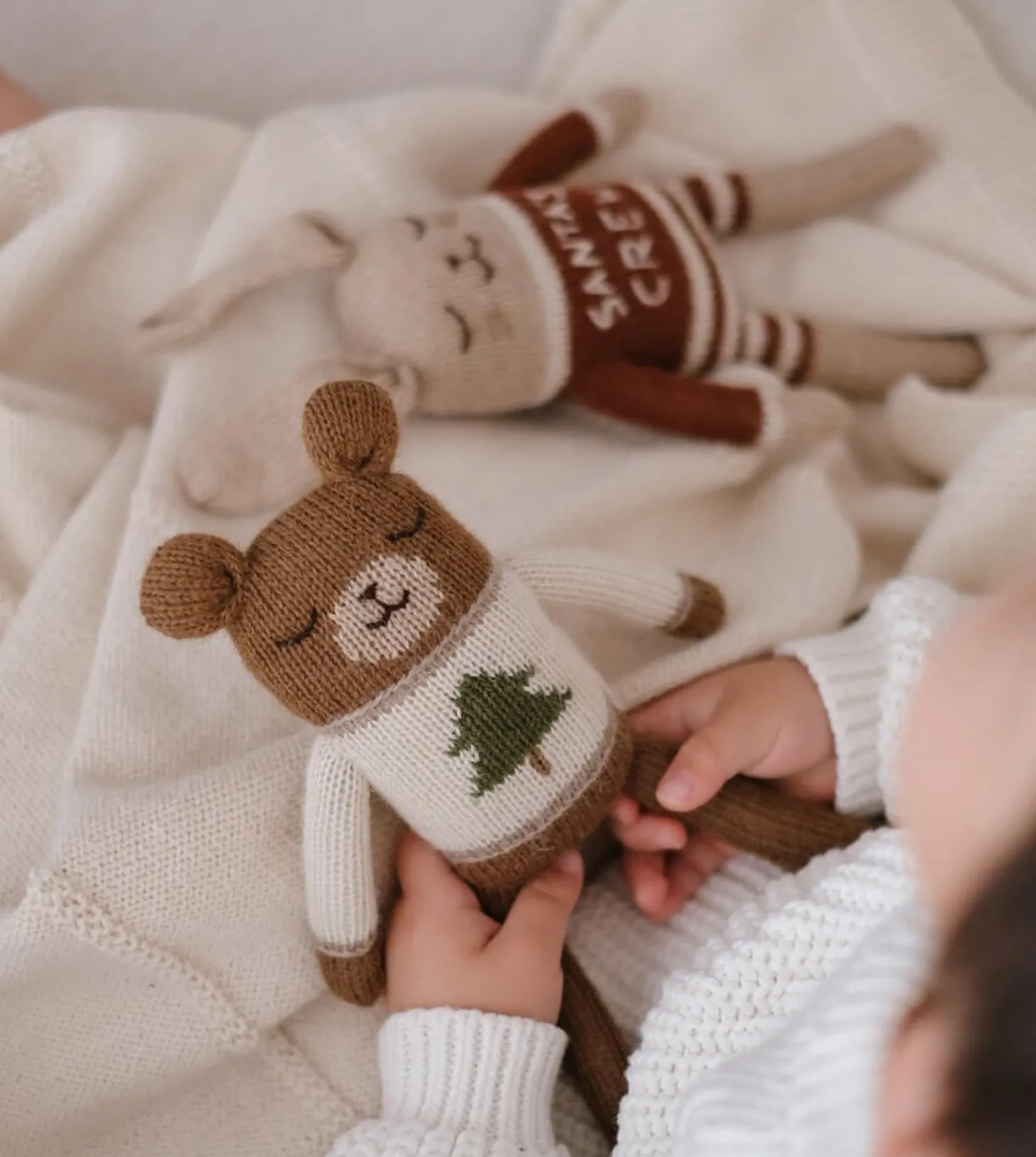 Dziergany miś z wełny alpaki - Christmas sweater