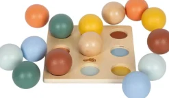 Edukacyjny sorter Montessori z drewnianymi kulkami i planszą