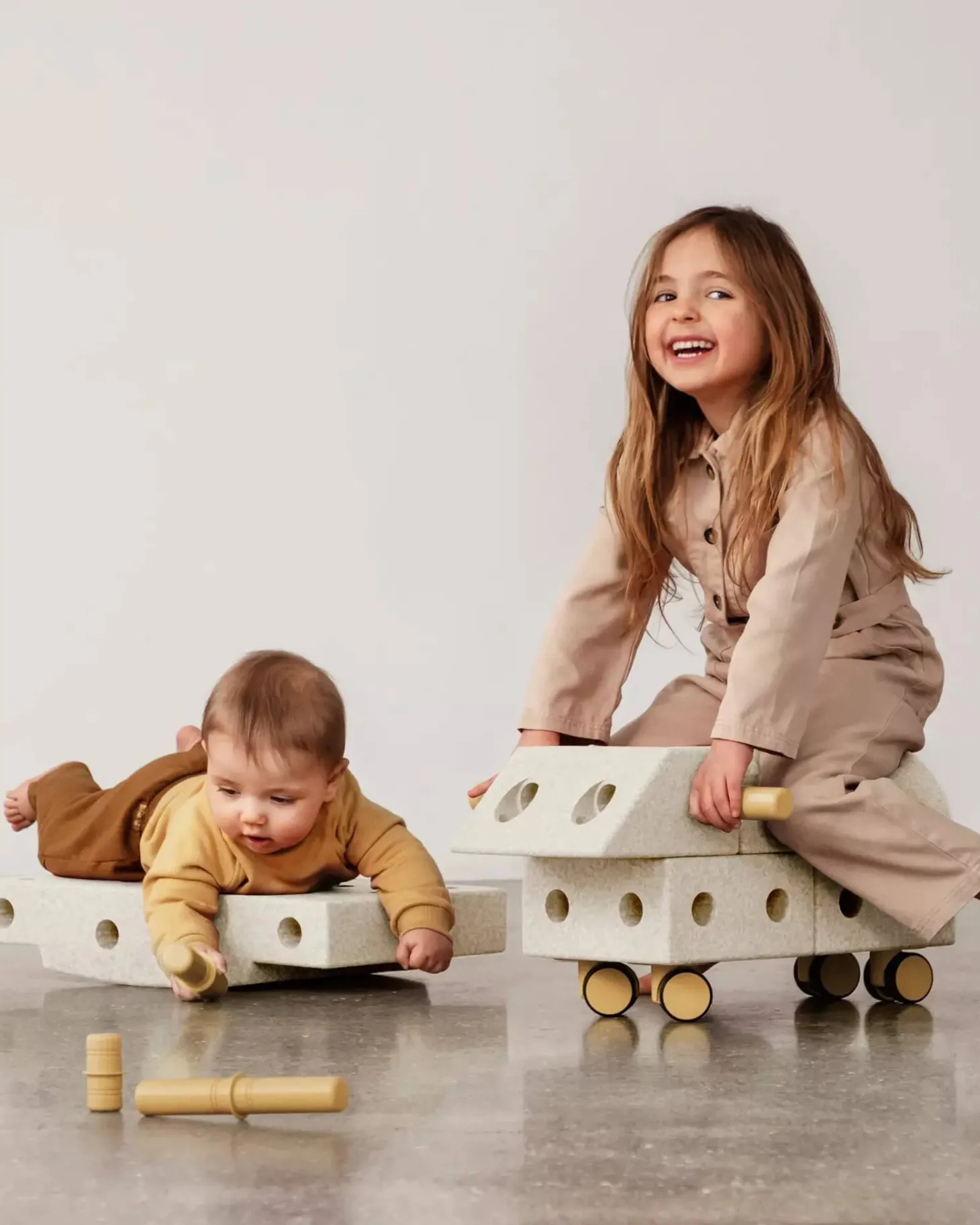 Explorer set - Kreatywne klocki rozwijające motorykę dużą: Sand Grey, Honey Yellow 8w1