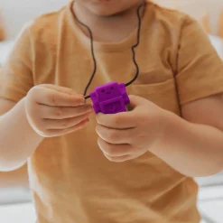 Gryzak terapeutyczny, antystresowy naszyjnik MEDIUM Robot - Purple Grape