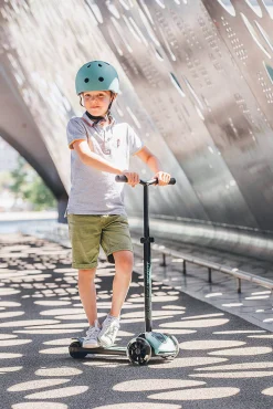 Highwaykick 5 LED Hulajnoga trójkołowa balansowa ze świecącymi kółkami 5+ Forest