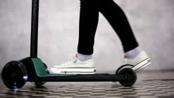 Highwaykick 5 LED Hulajnoga trójkołowa balansowa ze świecącymi kółkami 5+ Forest