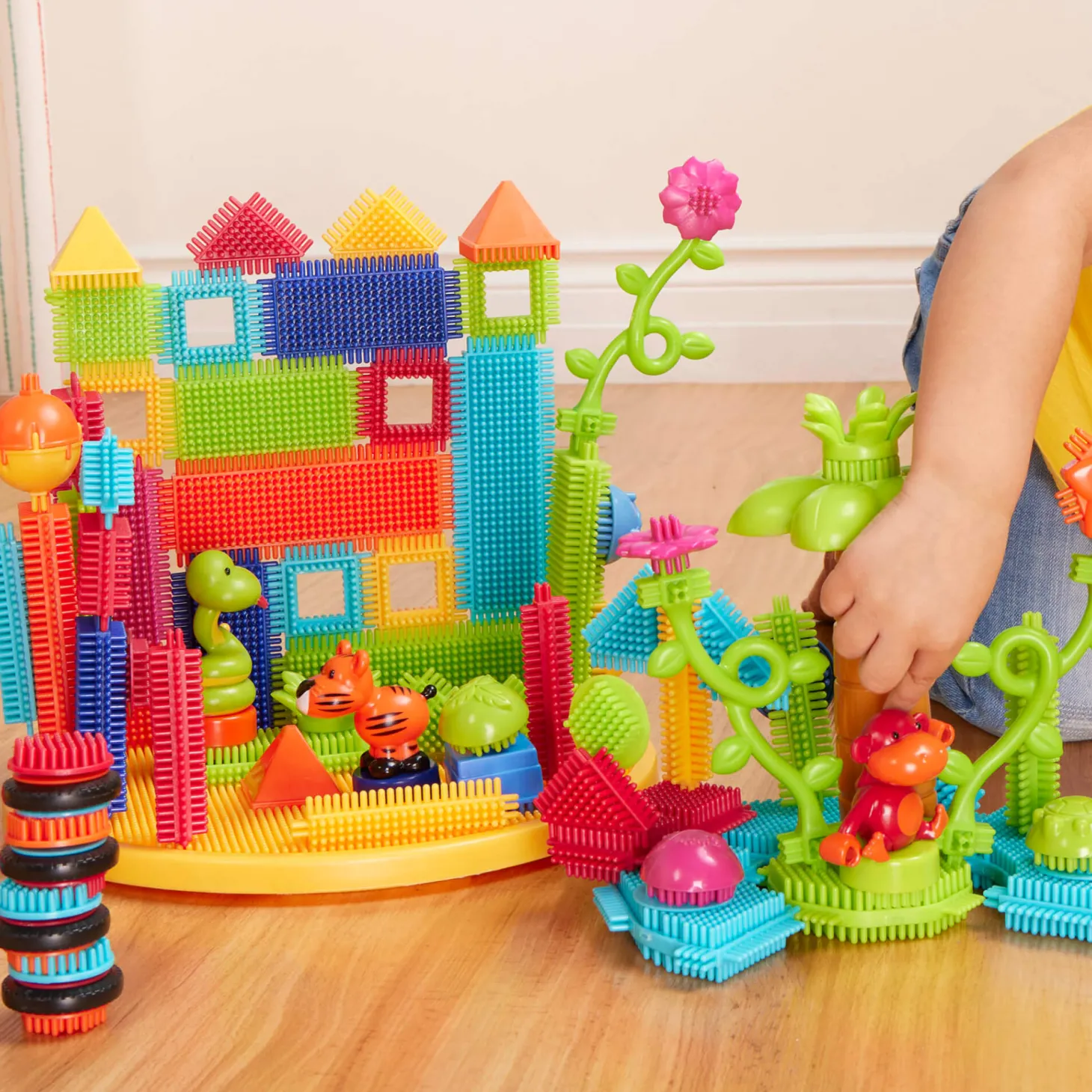 Jungle Adventure Bucket - klocki jeżyki w wiadrze - zestaw DŻUNGLA, 128 elementów