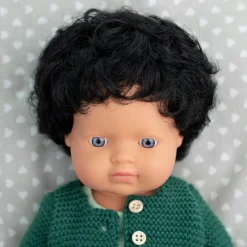 Lalka chłopiec Europejczyk czarne kręcone włosy 38cm Miniland Doll
