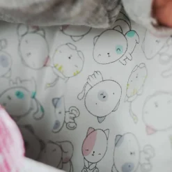 Lalka hiszpańska Kika płacząca z pościelą