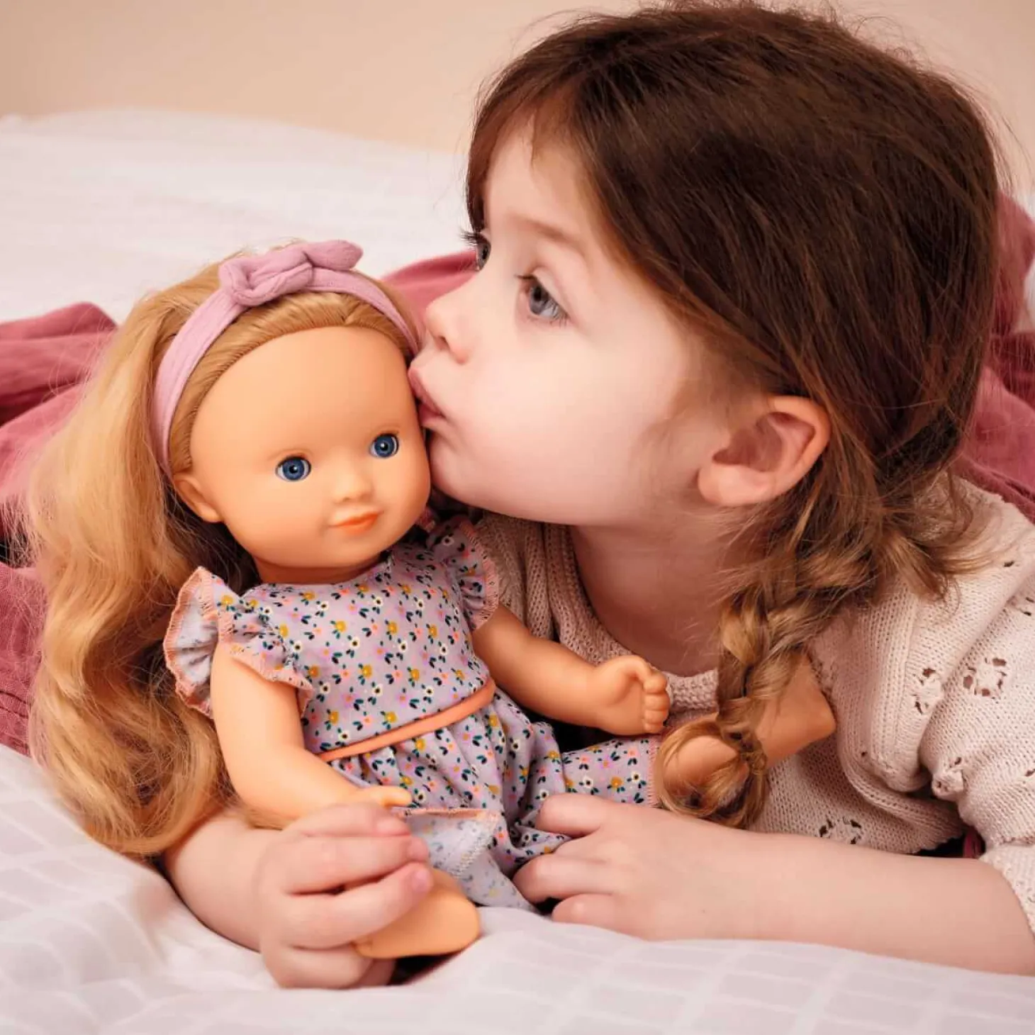 Lalka Marie 32 cm (kolekcja LOVELY POMEA)