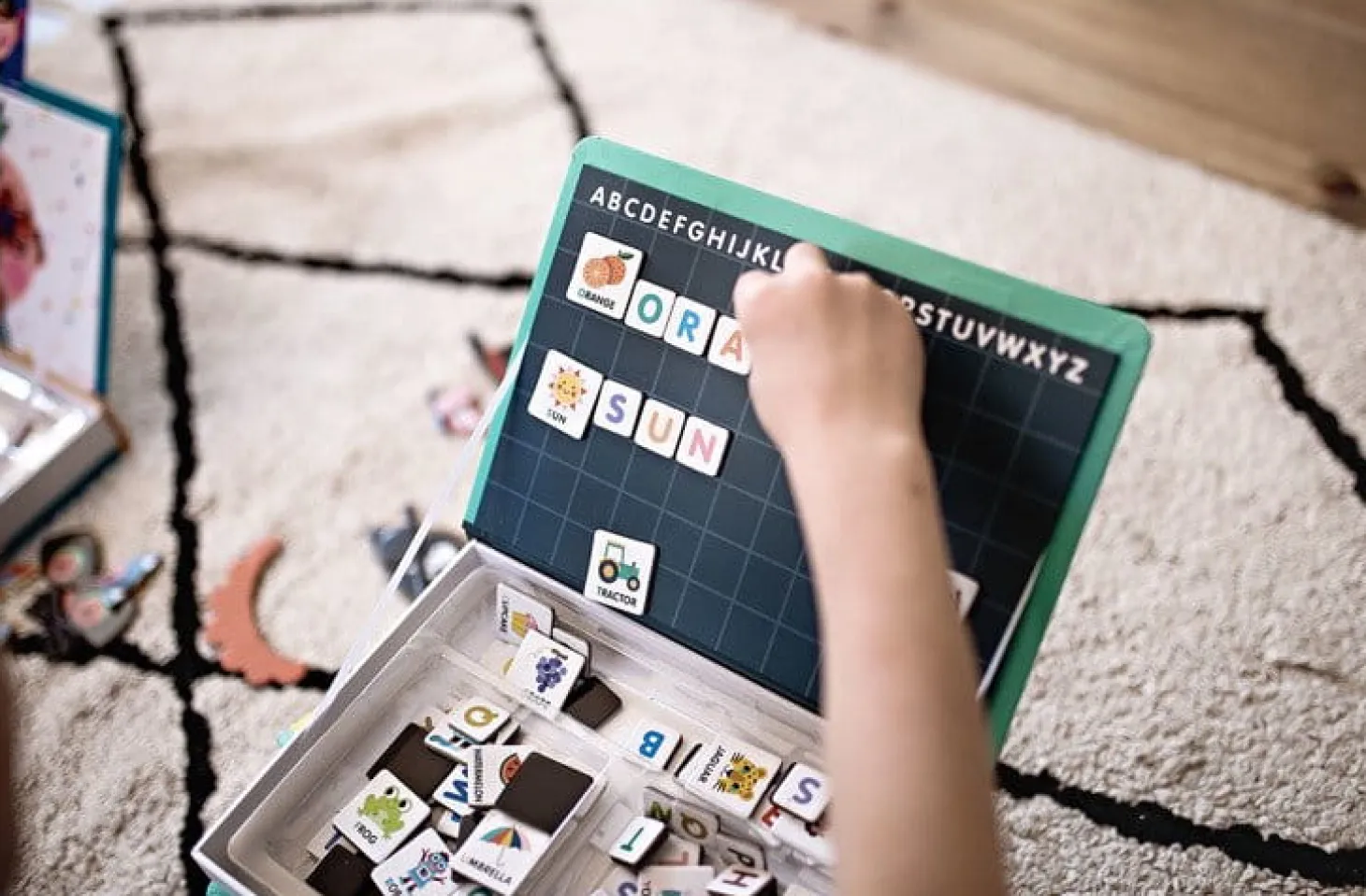 Magnetyczna układanka Alfabet Magnetibook