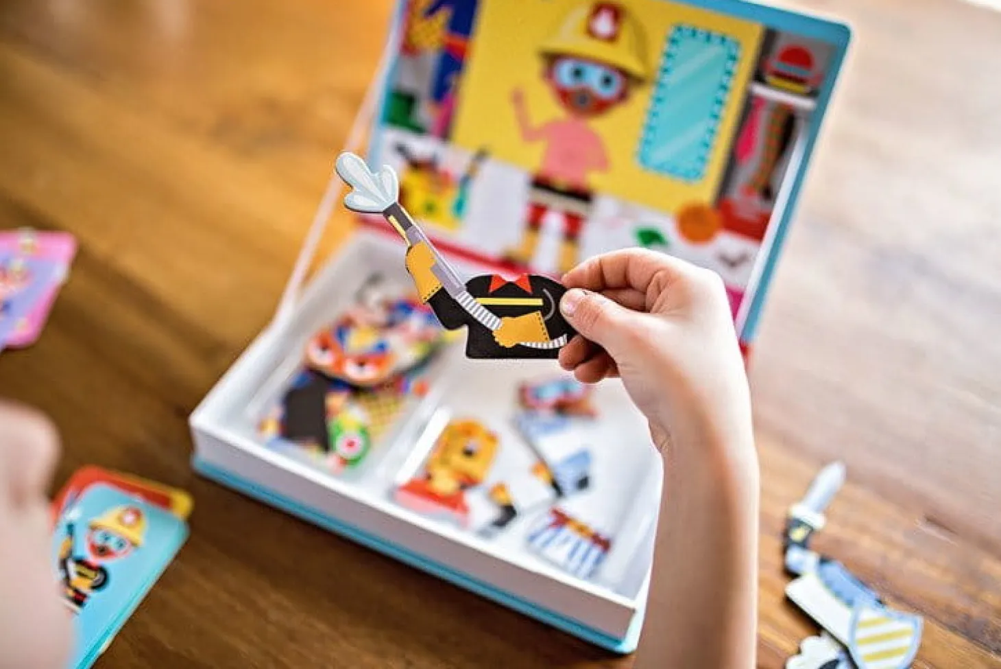 Magnetyczna układanka Kostiumy Chłopiec Magnetibook