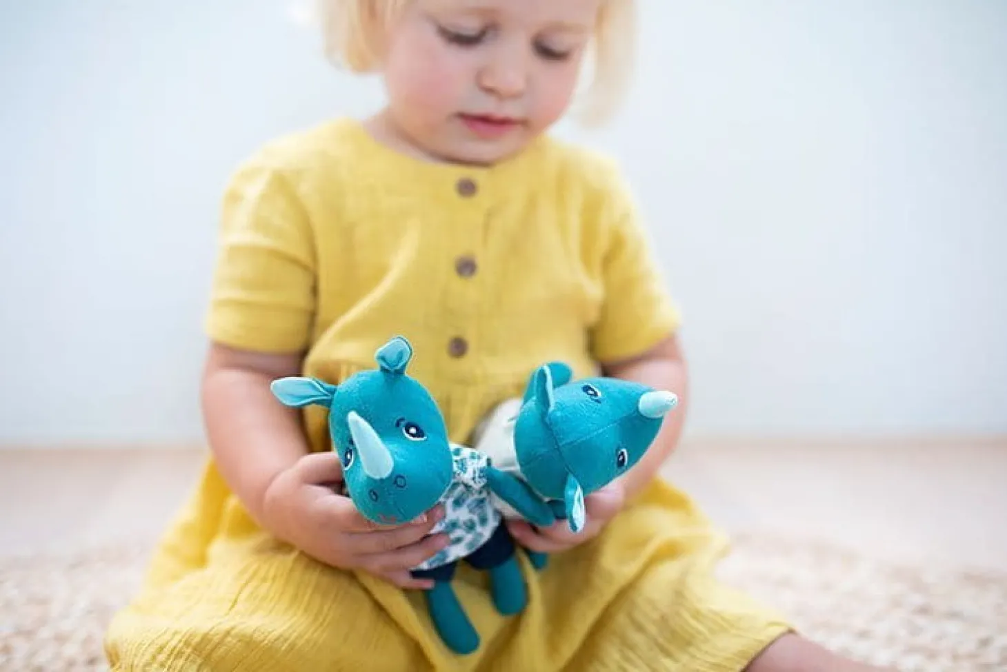 Mini - przytulanki rodzina nosorożców z rozkładaną matą Nosorożec Marius 2 lata+