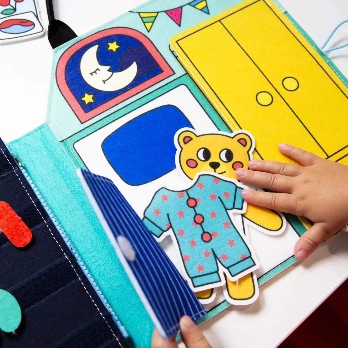 Montessori miękka książka aktywizująca - Mój Dzień
