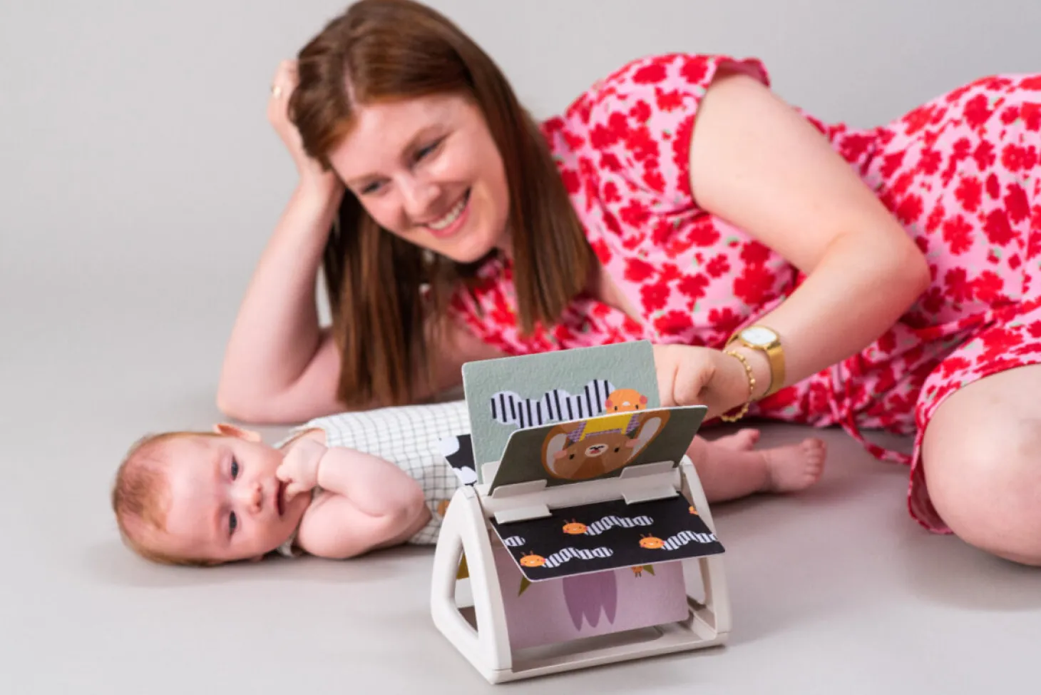 Obracająca się książeczka grzechocząca Tummy Time