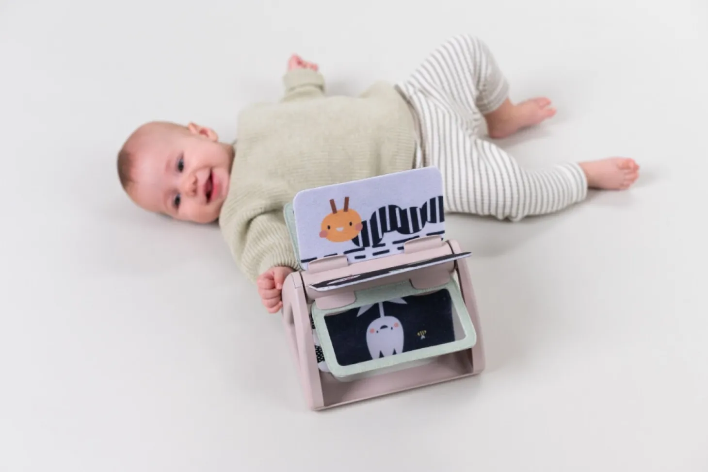 Obracająca się książeczka grzechocząca Tummy Time - Czarno-Biała