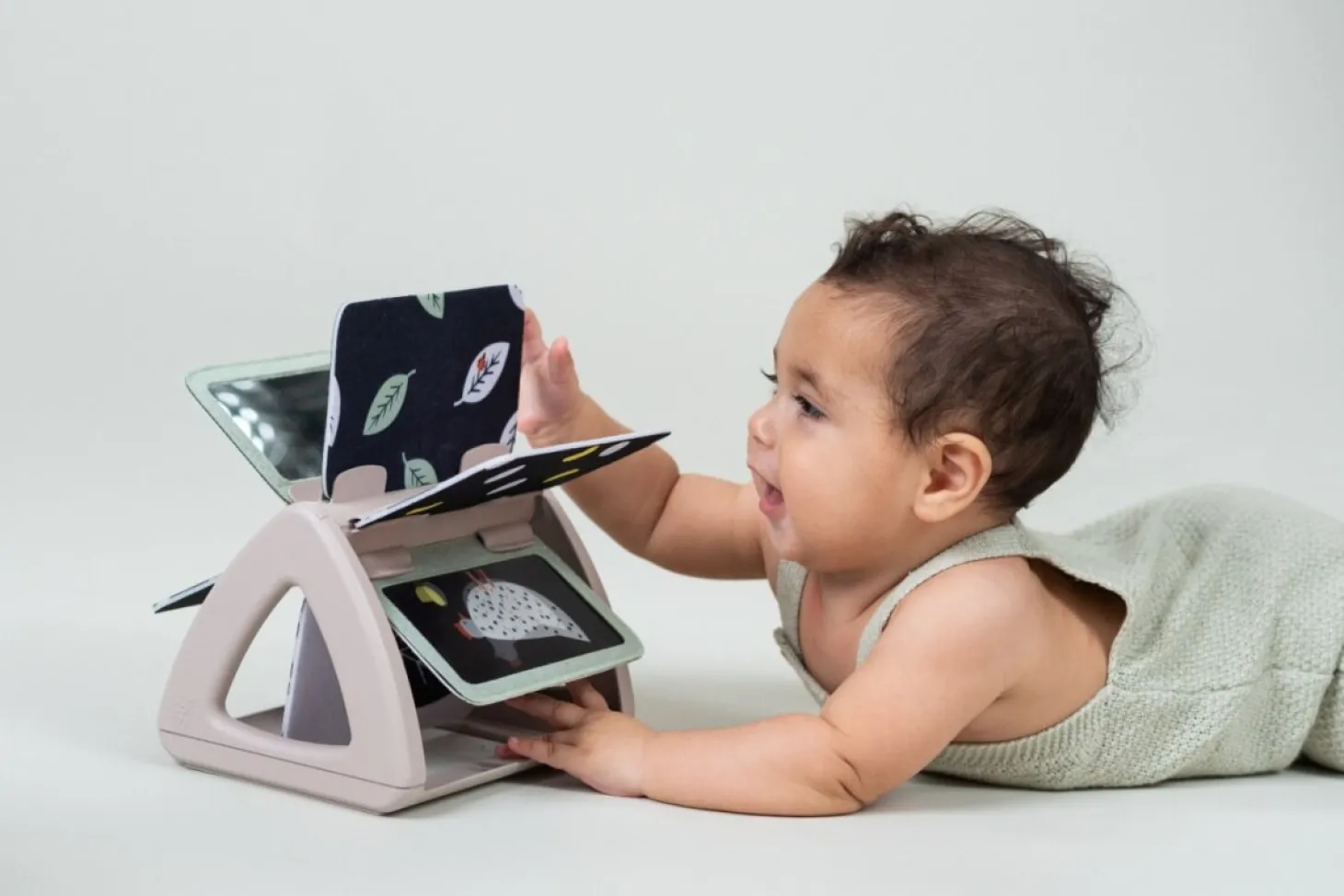 Obracająca się książeczka grzechocząca Tummy Time - Czarno-Biała