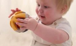 Piłka grzechotka dla niemowlaka 3m+