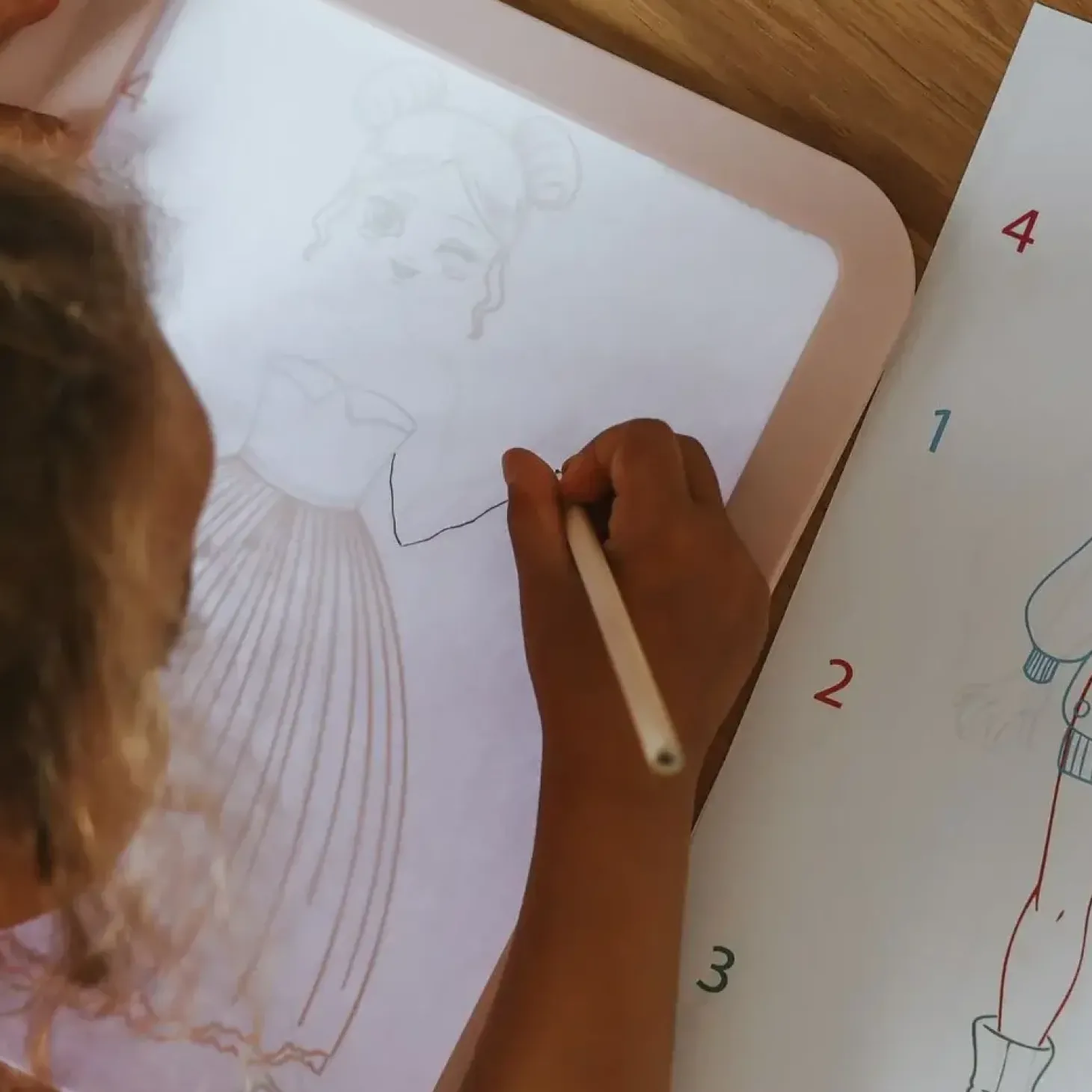 Podświetlany tablet do nauki pisania i rysowania KIDYDRAW-PRO - różowy