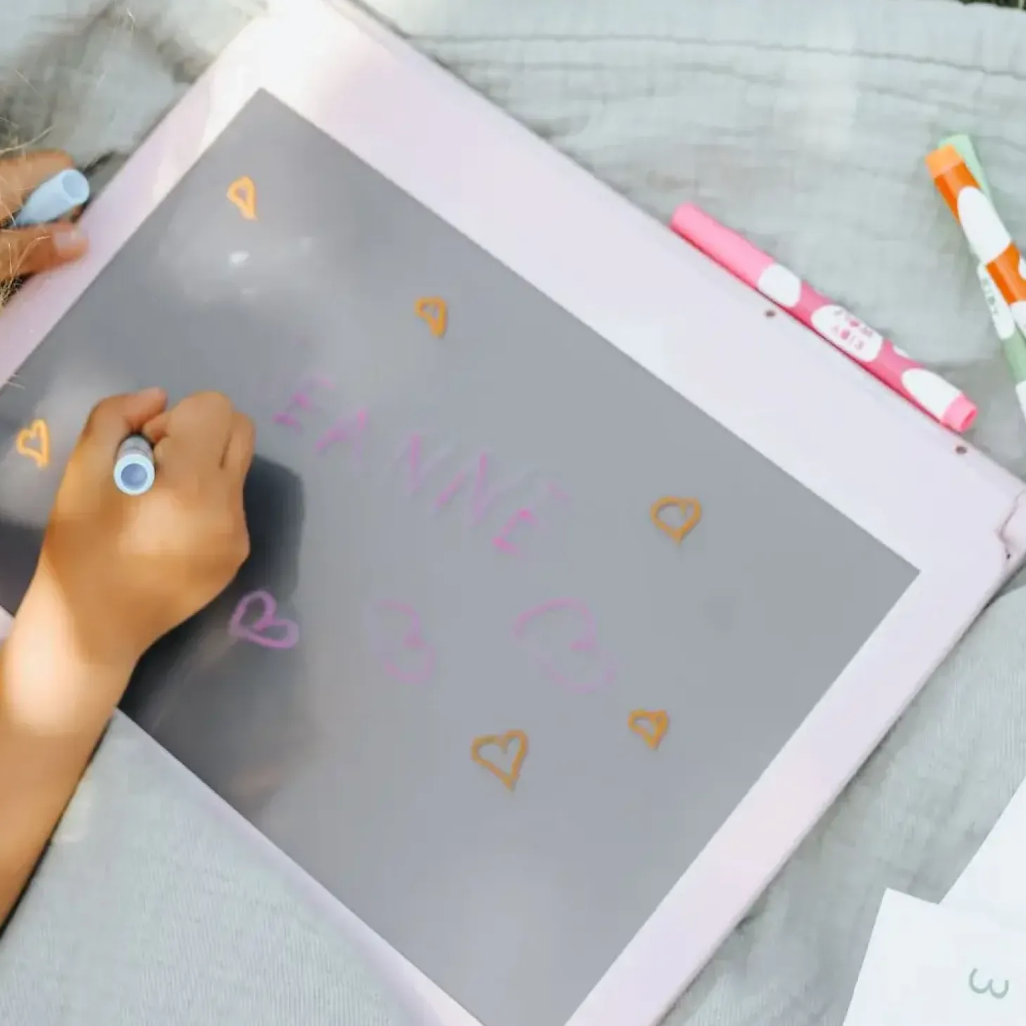 Podświetlany tablet do nauki pisania i rysowania KIDYDRAW-PRO - różowy