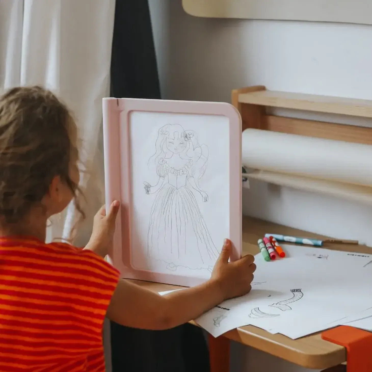 Podświetlany tablet do nauki pisania i rysowania KIDYDRAW-PRO - różowy