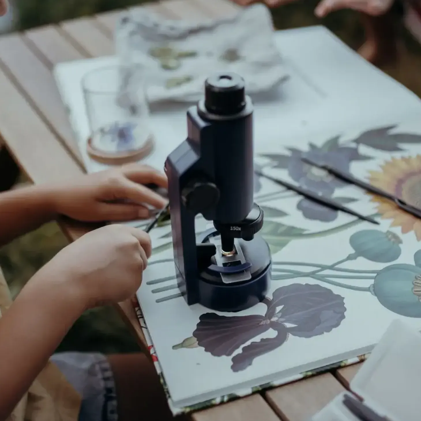 Przenośny mikroskop KIDYMICROSCOPE - granatowy