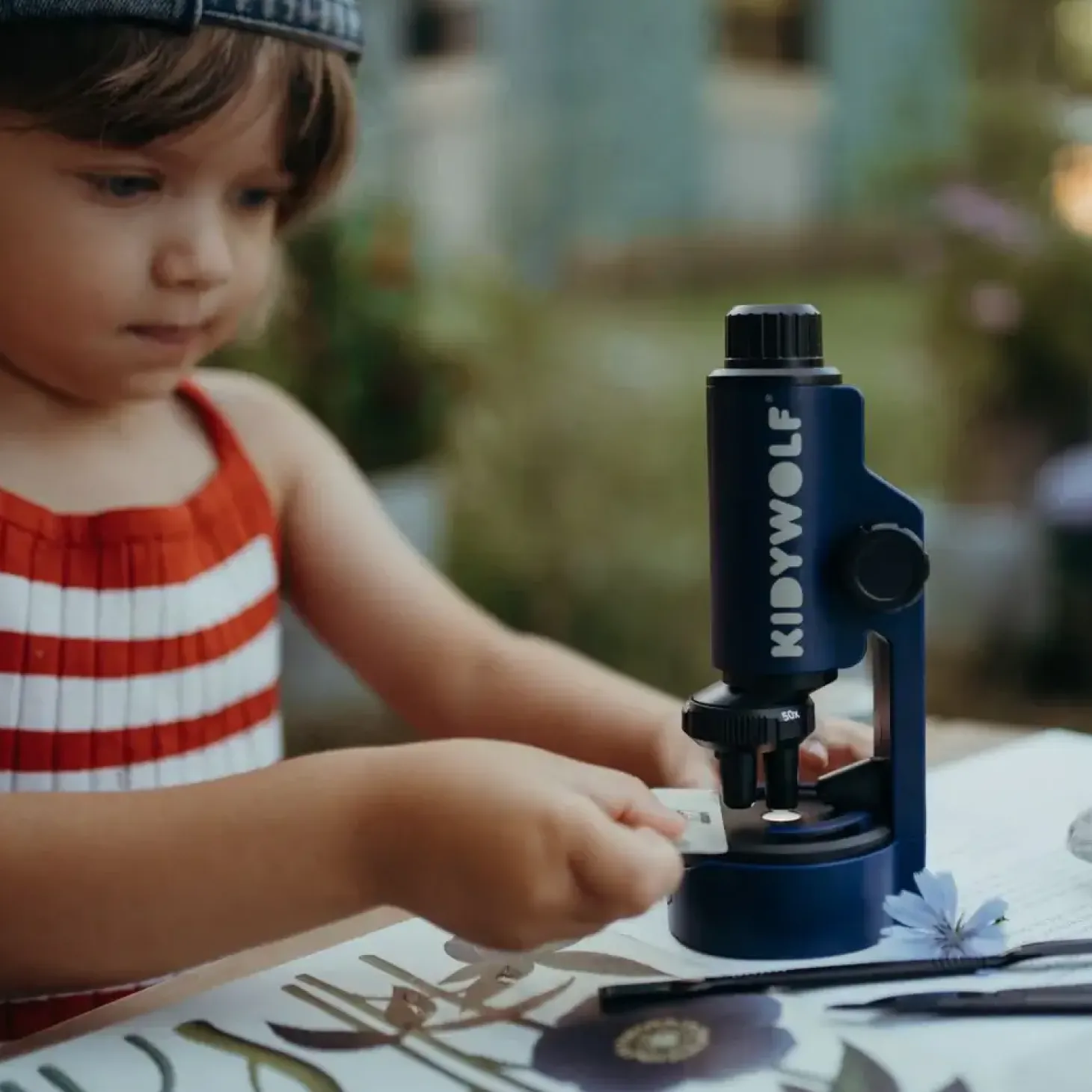 Przenośny mikroskop KIDYMICROSCOPE - granatowy