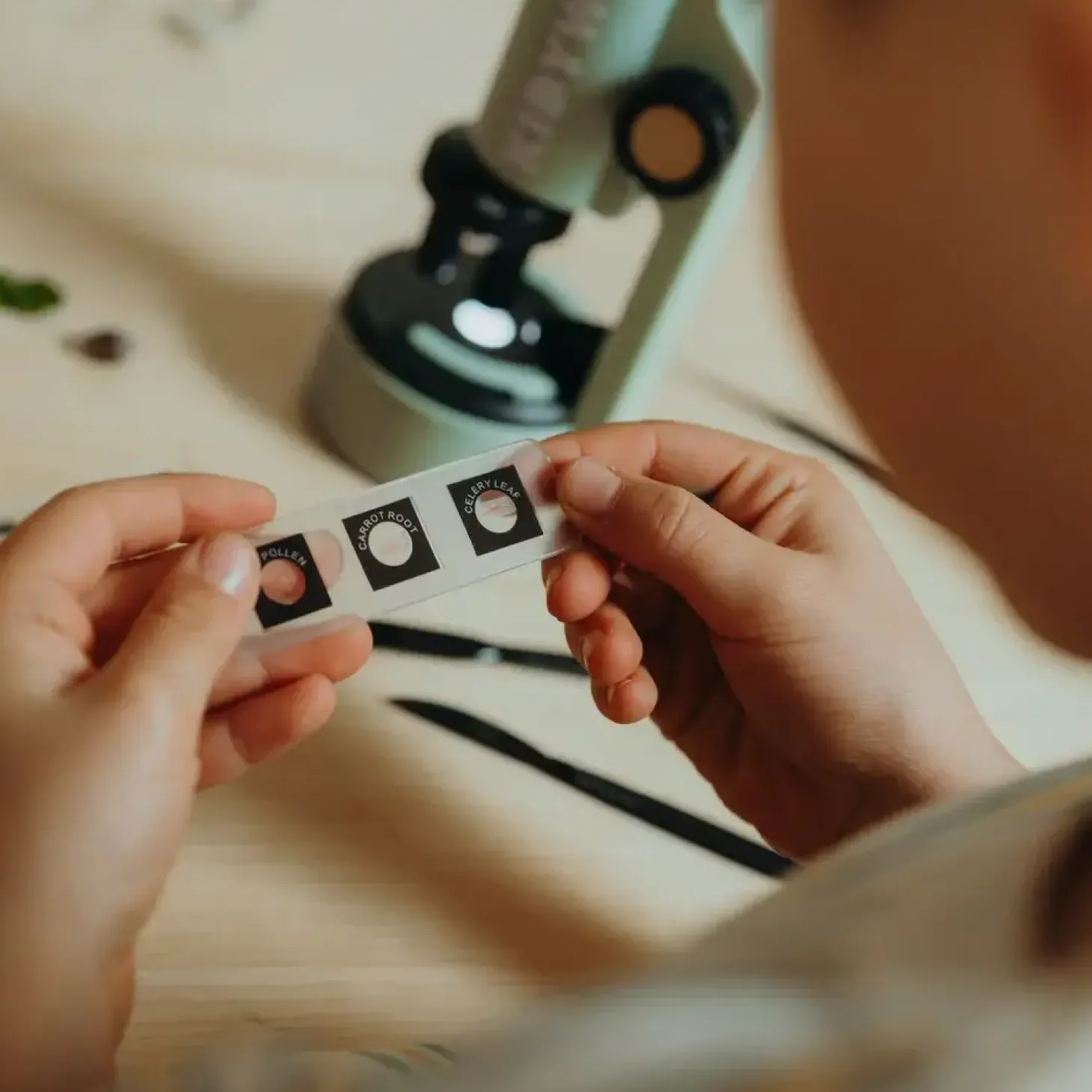 Przenośny mikroskop KIDYMICROSCOPE - zielony
