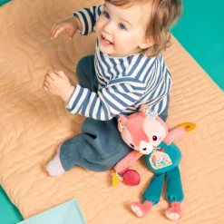 Przytulanka aktywizująca wielofunkcyjna Kotka Jeanne 9 m+