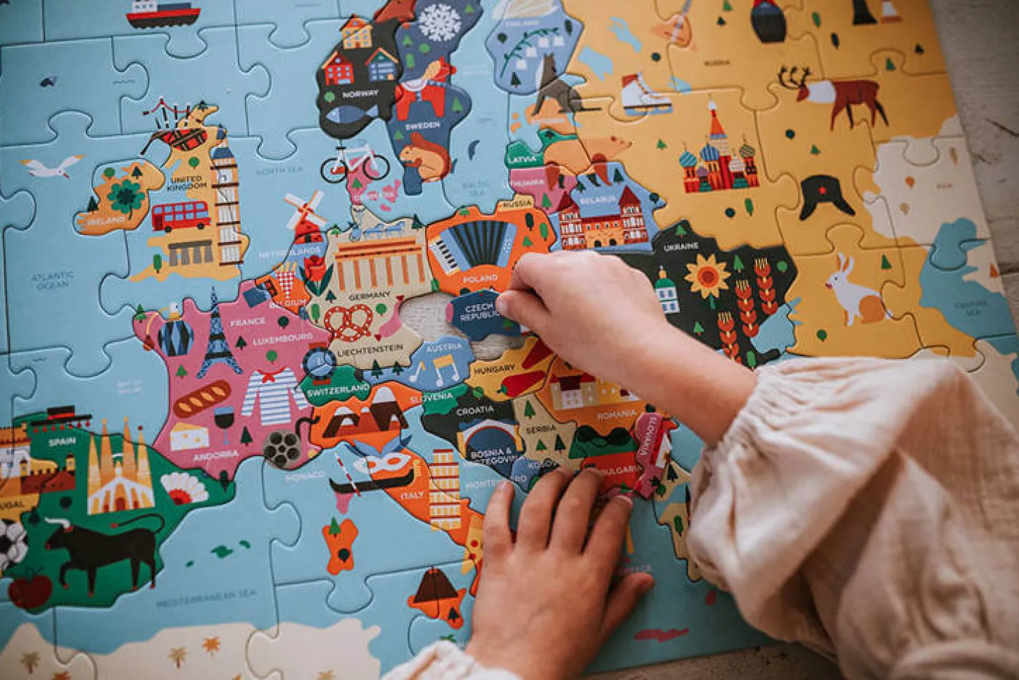 Puzzle Mapa Europy z elementami w kształcie państw 5+