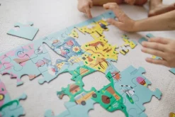 Puzzle Mapa Świata z elementami w kształcie budynków i zwierząt 5+