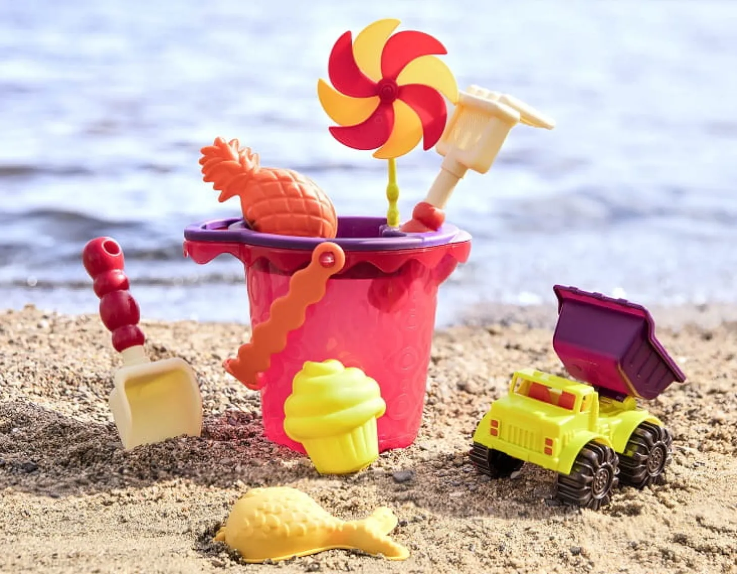 Sands Ahoy! – wiaderko z akcesoriami do piasku CZERWONE