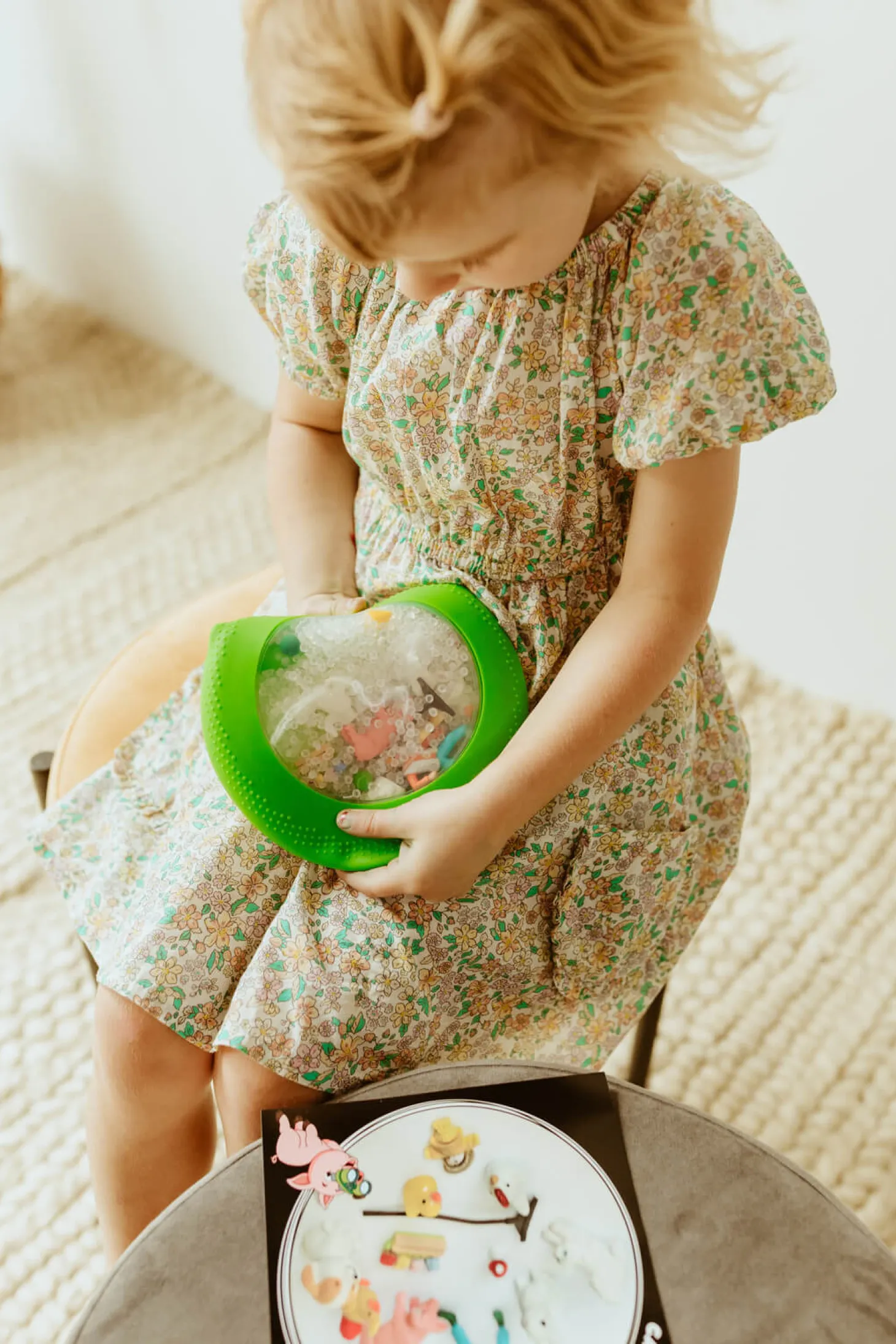 Sensoryczny dysk z figurkami A-Ku-Ku! Peekaboo - Farma