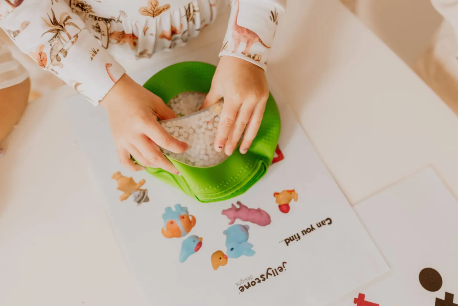 Sensoryczny dysk z figurkami A-Ku-Ku! Peekaboo - Farma