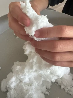 Sensoryczny śnieg, miękka masa sensoryczna dla dzieci, 3+
