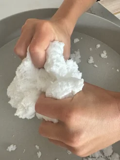 Sensoryczny śnieg, miękka masa sensoryczna dla dzieci, 3+