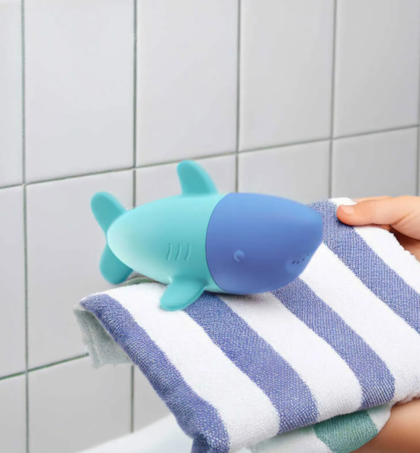 Silikonowa zabawka do kąpieli Squeezi Shark