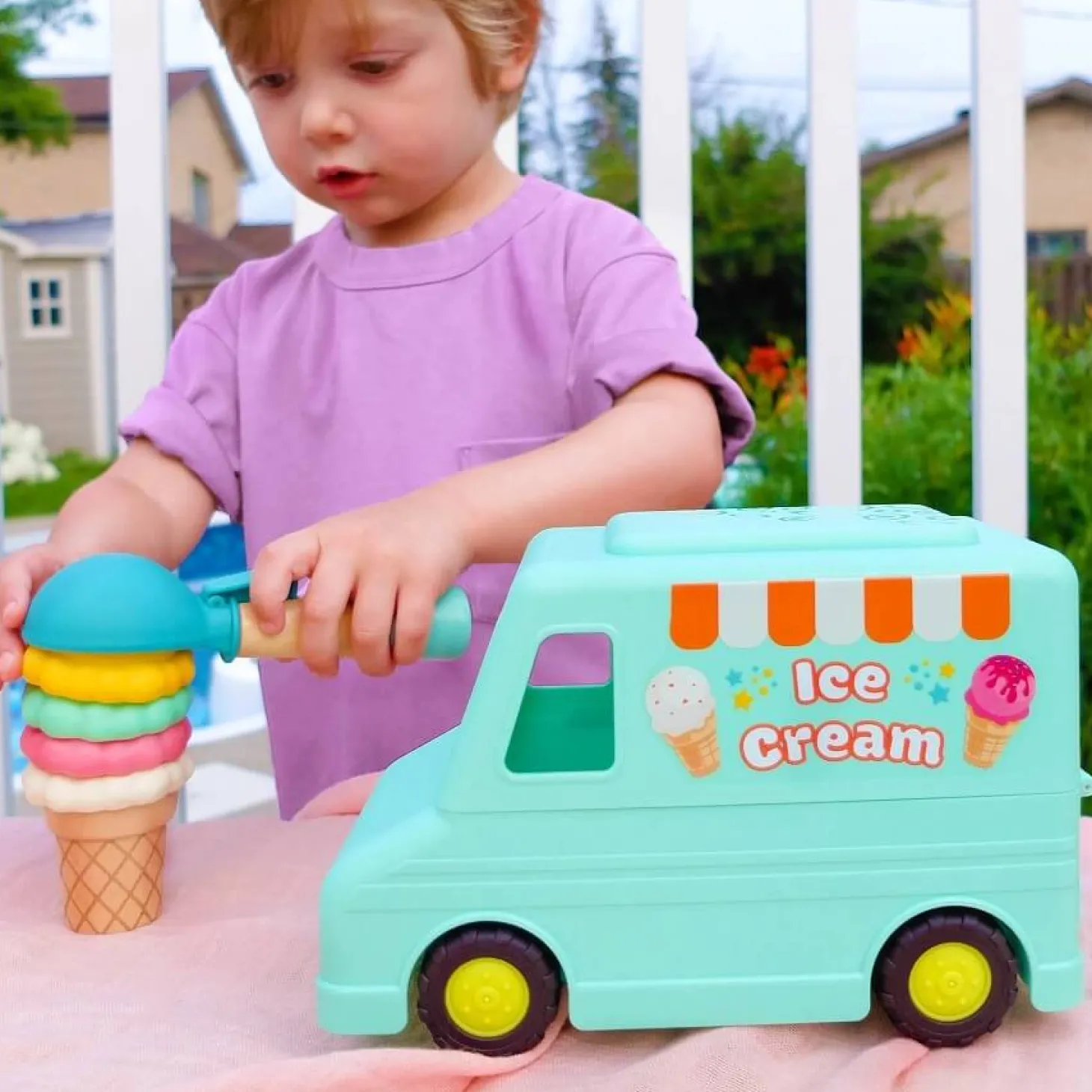 Sweet Scoops – lodziarnia na kółkach z magnetyczną łyżką do lodów