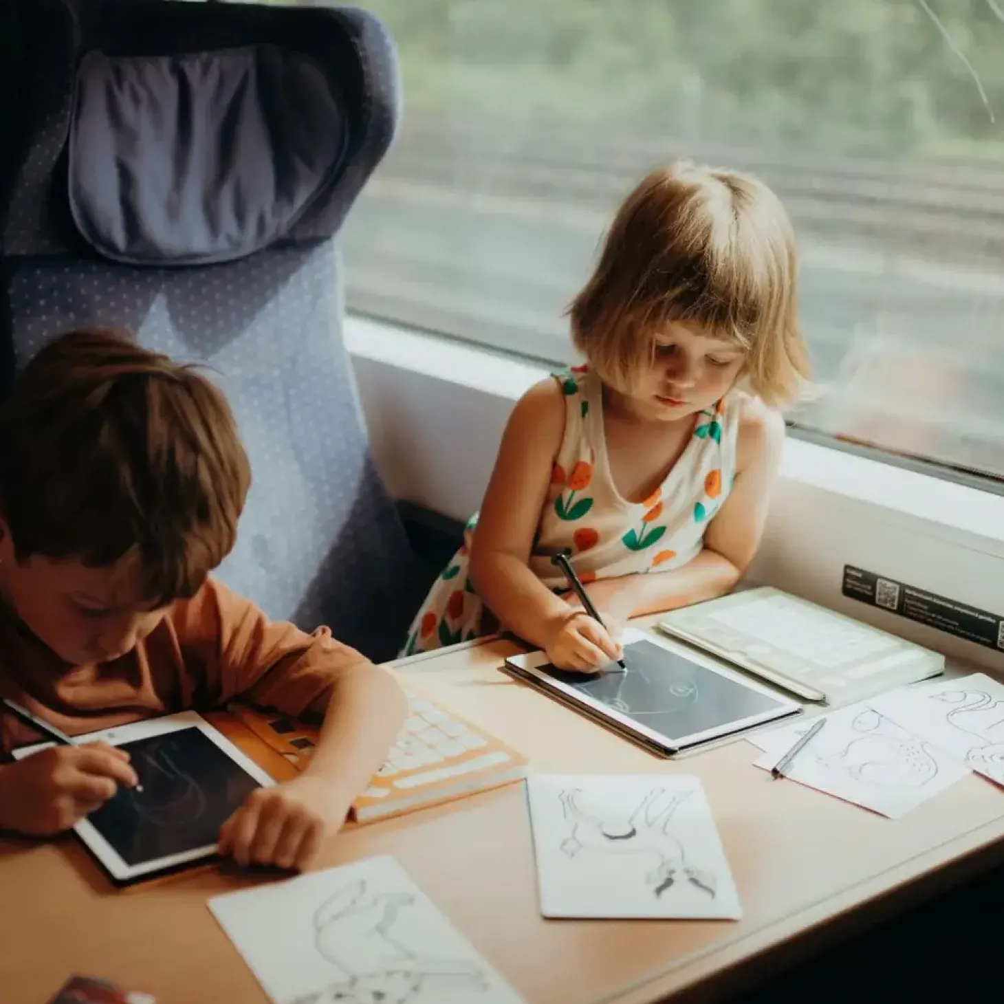 Tablet graficzny z szablonami do rysowania KIDYDRAW-MINI - zwierzęta dookoła świata