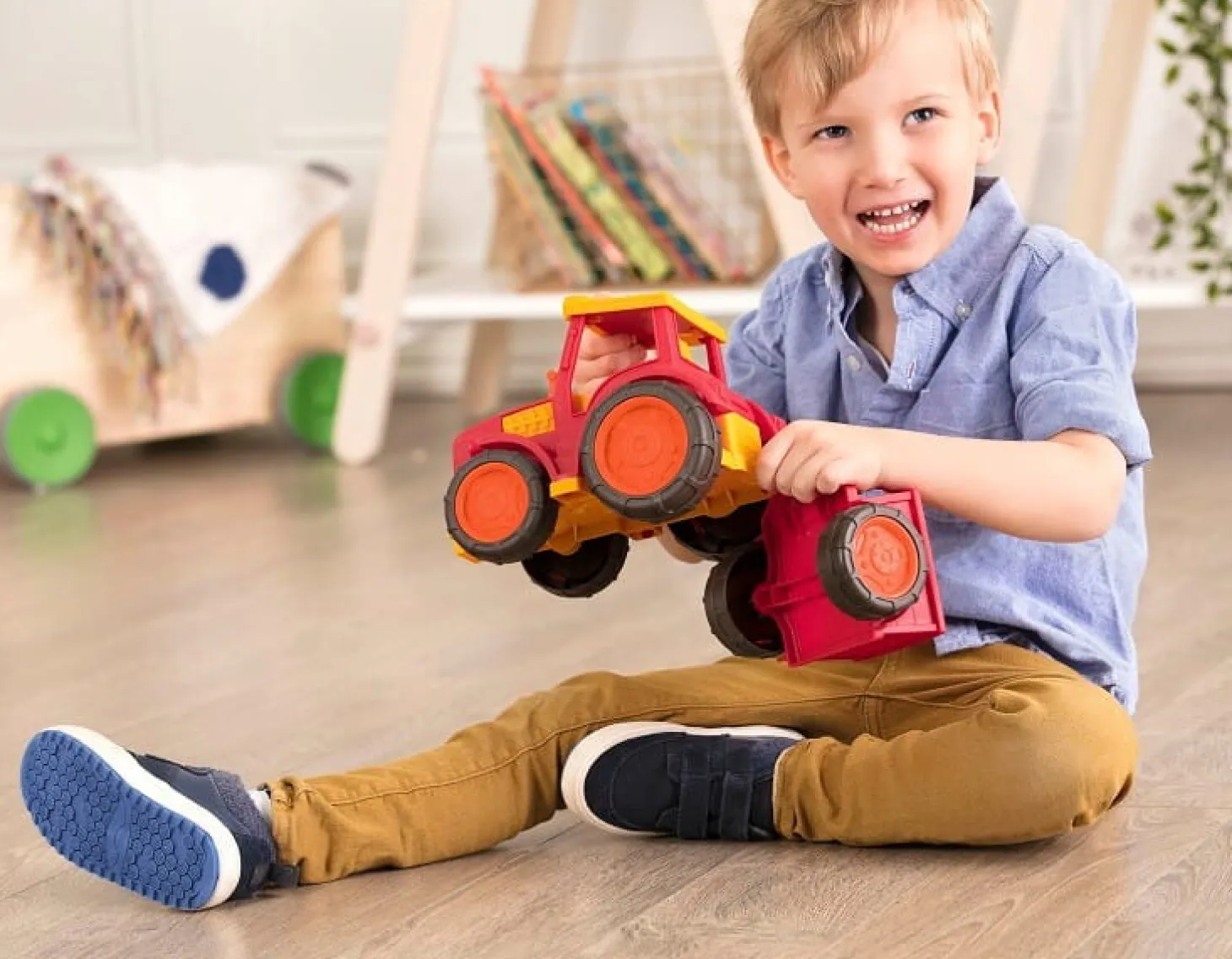 TRAKTOR z PRZYCZEPKĄ – Tractor