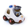 Wóz policyjny z policjantem