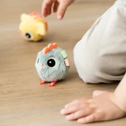 Zabawka sensoryczna Kurka Clucky z pisklętami