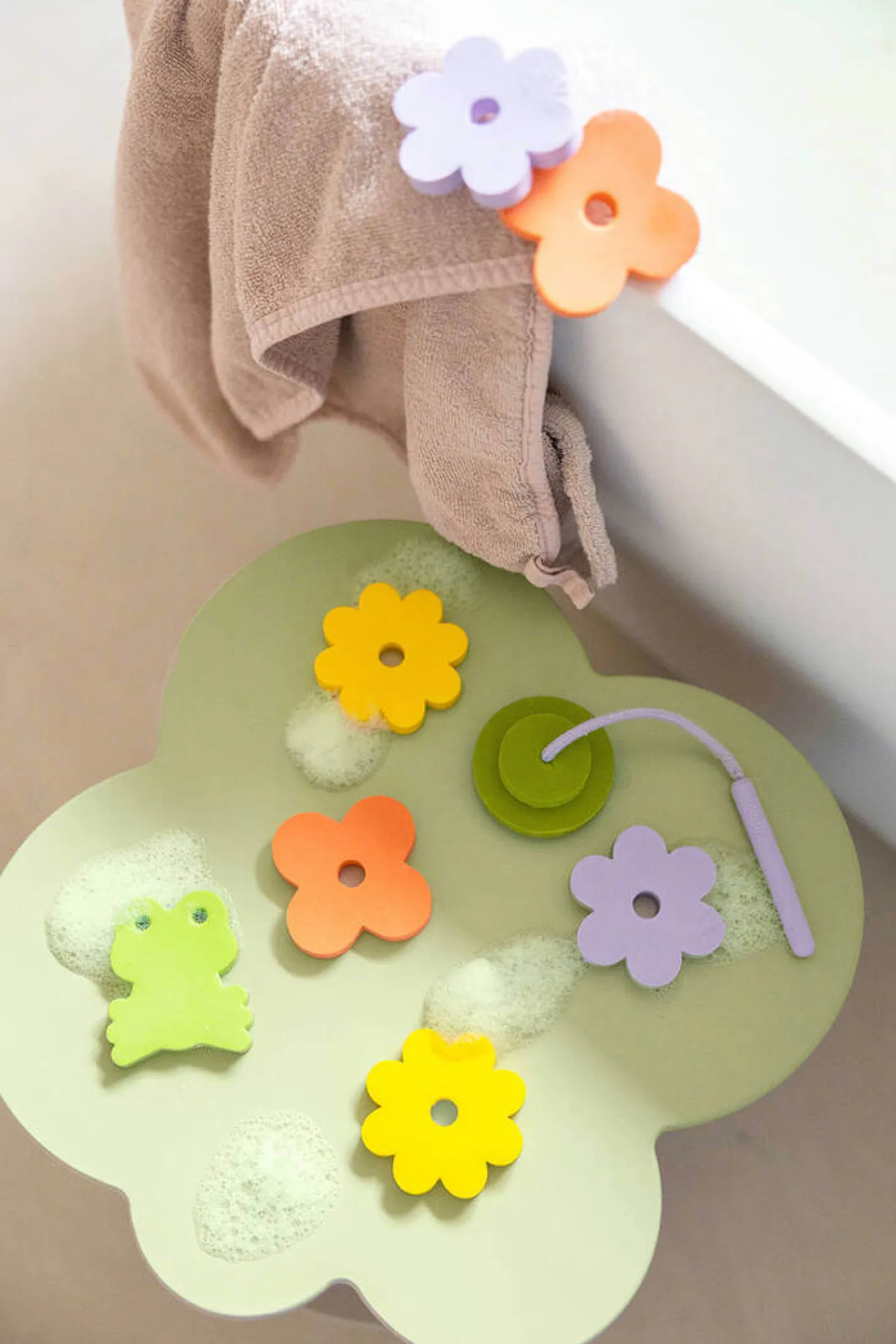Zestaw piankowych naklejek do kąpieli z wędką Frog pond