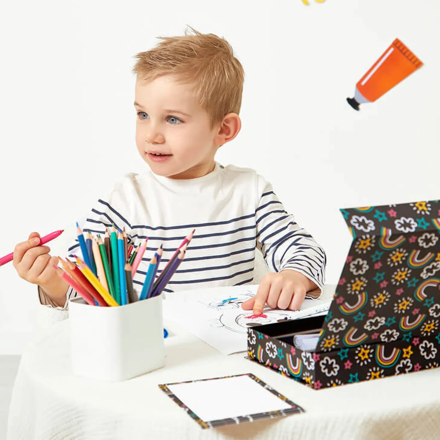 Zestaw przyborów do kolorowania kredki flamastry Coloring box 42 el. 3+