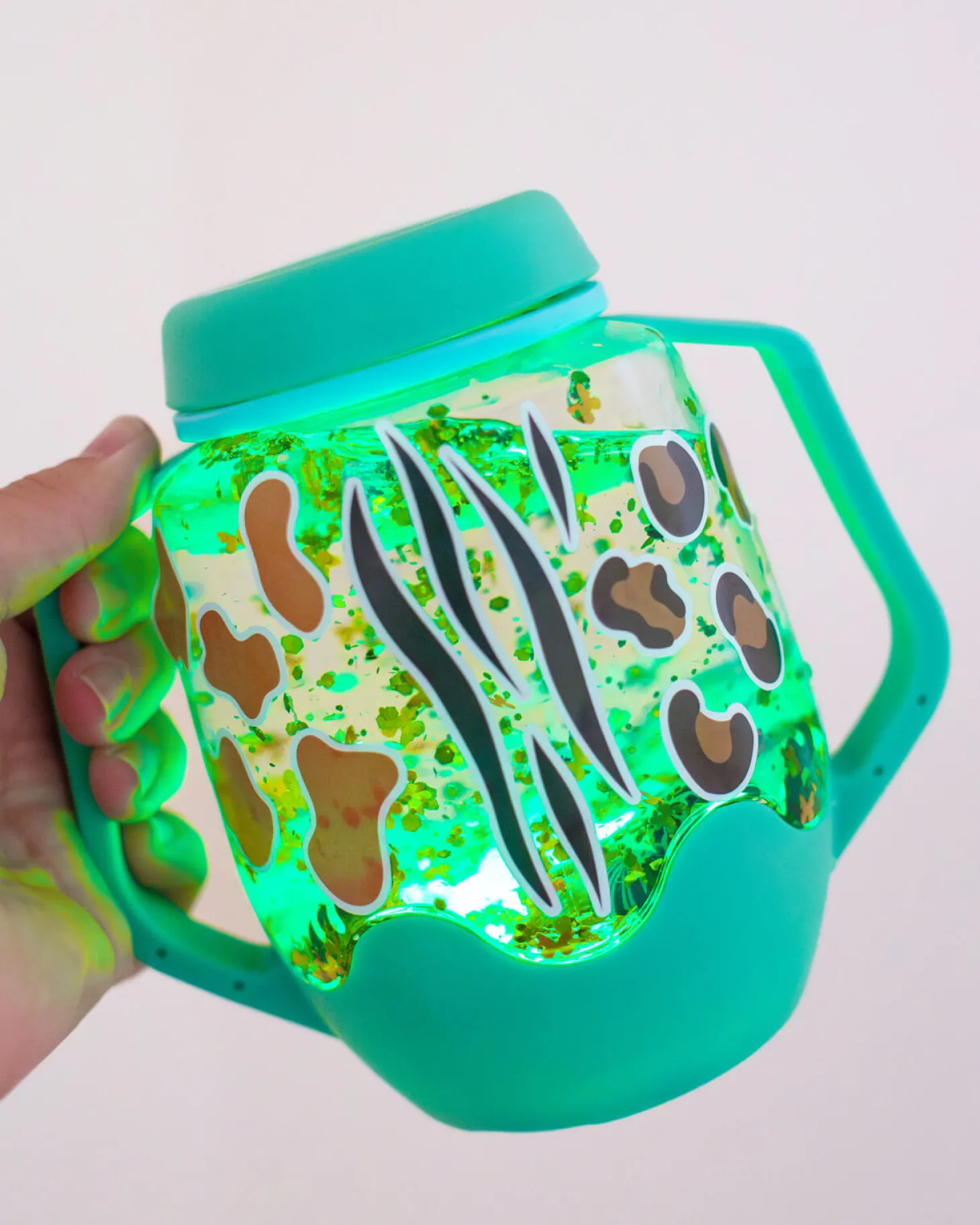 Zestaw sensoryczny DIY, świecący słoik z brokatami i figurkami Fun Fillers + naklejki gratis - ZOO